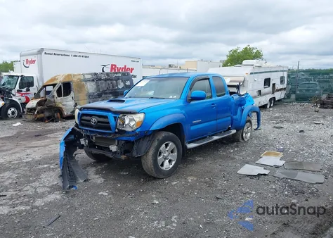 2005 Toyota Tacoma Base V6 z USA, uszkodzony, nr VIN 5TEUU42N55Z006079